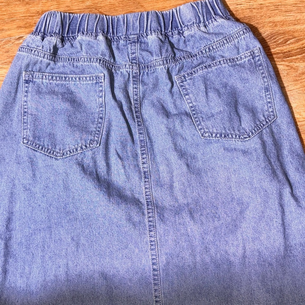 Elegant A-Line Denim Skirt waist 26 - Picture 4 of 6